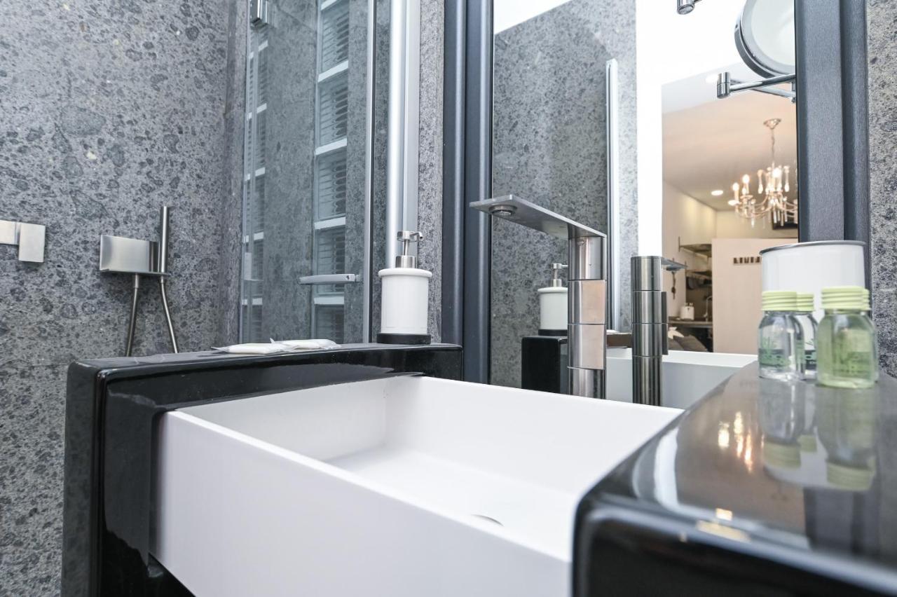 The Essential Trastevere Design Studio Řím Exteriér fotografie